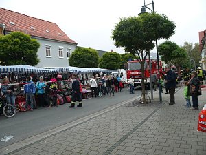 Feuerwehr&uuml;bung bei der Sparkasse