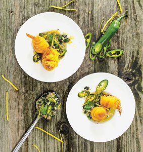 Scharf: In Argentinien ist kein Asado-Grillfest ohne Chimichurri denkbar. Frisch zubereitet lassen sich auch Meeresfrüchte darin dippen.