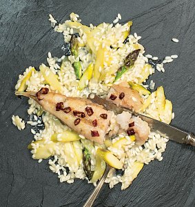Scharf: Der sehr fein gehackte frische Ingwer bringt eine sommerlich-frische Schärfe in die Salsa zu dem medium gegarten Grillsteak, die man sonst eher milden Chilis zutrauen würde.