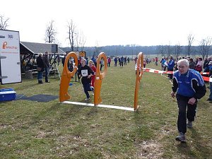 Kinder und Jugendliche beim Possenlauf