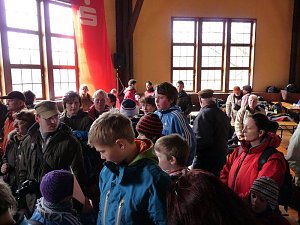 Kinder und Jugendliche beim Possenlauf