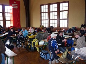 Kinder und Jugendliche beim Possenlauf
