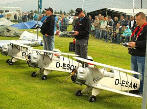 Modelle steigen in den Himmel