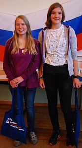 Spielend Russisch lernen: Tina L&ouml;sche (14) und Katharina Albert (15)