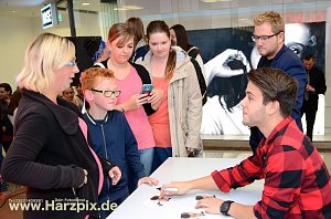 Luca H&auml;nni in der Marktpassage