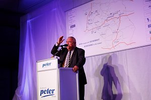 Gewichtiger Gast zum Oktoberfest im Autohaus Peter