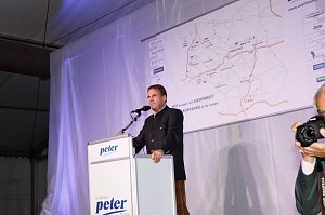 Gewichtiger Gast zum Oktoberfest im Autohaus Peter