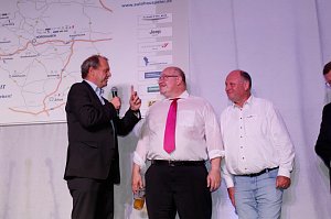Gewichtiger Gast zum Oktoberfest im Autohaus Peter