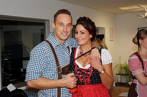 Gewichtiger Gast zum Oktoberfest im Autohaus Peter
