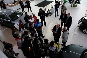 Nicht reden, handeln - die Autohaus Peter Gruppe und andere Unternehmer starten Ausbildungsoffensive