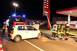 Stra&szlig;enlaterne angefahren