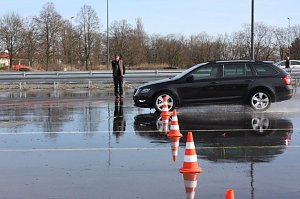 Ab ins Gelände: Autohaus-Peter-Gruppe lud zum Aktionstag ins Autodrom