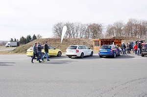 Ab ins Gelände: Autohaus-Peter-Gruppe lud zum Aktionstag ins Autodrom