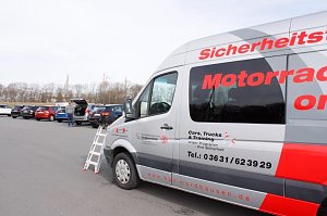 Ab ins Gelände: Autohaus-Peter-Gruppe lud zum Aktionstag ins Autodrom