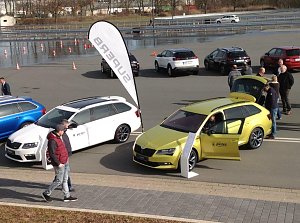 Ab ins Gelände: Autohaus-Peter-Gruppe lud zum Aktionstag ins Autodrom