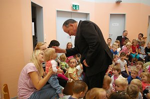 Bischof im Kindergarten Beuren
