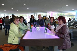 Afterwork-Party im Mercedes-Autohaus
