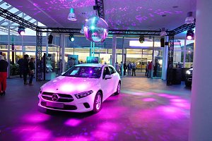 Afterwork-Party im Mercedes-Autohaus