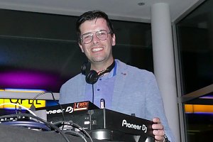 Afterwork-Party im Mercedes-Autohaus