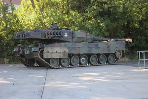 Panzer in Richtung Litauen verladen