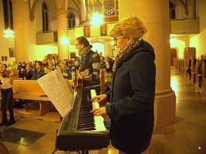 Elisabeth-Spiel in der Kirche