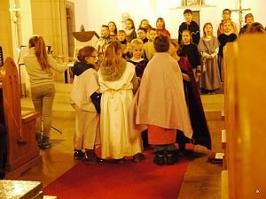 Elisabeth-Spiel in der Kirche