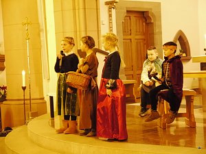 Elisabeth-Spiel in der Kirche