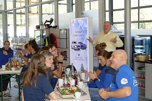 Autos an THC-M&auml;dels &uuml;bergeben