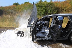 Autobrand auf Autobahn