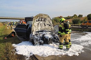 Autobrand auf Autobahn