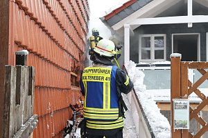 Dachstuhlbrand griff auf Nachbarh&auml;user &uuml;ber