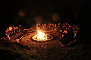 Gem&uuml;tliche Stunden am Lagerfeuer