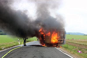 Wohnmobil steht in Flammen