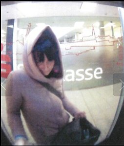 Täterin versucht Geld abzuheben