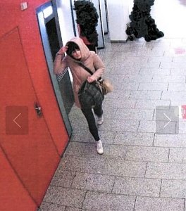 Täterin versucht Geld abzuheben
