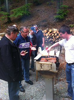 Sickerode am Grill (Foto: Gerhard Martin)