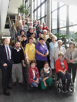 Selbsthilfegruppe im Landtag (Foto: Krischker)