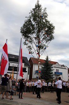 Setzen Kirmesbaum (Foto: Michael Apel)