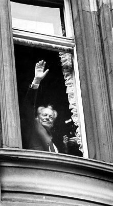 Willy Brandt am Fenster (Foto: Roland Obst)