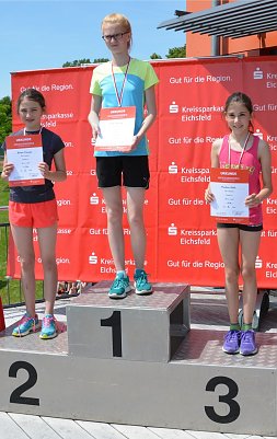 50-m-Lauf der AK 12 auf dem Siegertreppchen (Foto: Jana Vogt)