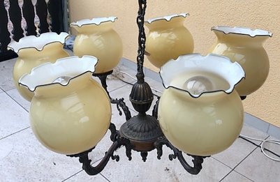 alter Kronleuchter (Foto: )