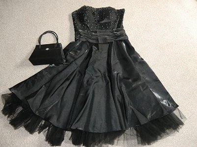 [Top] gepflegtes Cocktail Kleid Schwarz mit Corsage und Tasche Gr.38 (Foto: )