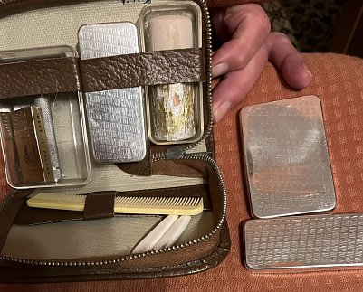 Reisenessesaire, alt + gebraucht DDR Rasierpinsel ist nicht mehr vorhanden (Foto: )