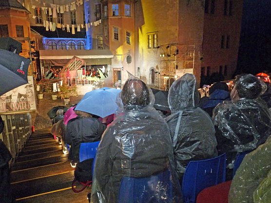 Premiere mit Widrigkeiten (Foto: Karl-Heinz Herrmann) Premiere mit Widrigkeiten (Foto: Karl-Heinz Herrmann)