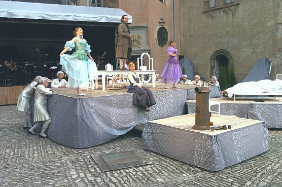 Hoffen auf schönes Wetter (Foto: Theater Nordhausen) Hoffen auf schönes Wetter (Foto: Theater Nordhausen)