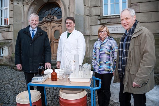 Laborausstattung für Gymnasium (Foto: Martina Adler) Laborausstattung für Gymnasium (Foto: Martina Adler)