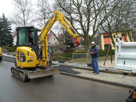 Arbeiten beim Schwalbennest (Foto: Ilka Kühn) Arbeiten beim Schwalbennest (Foto: Ilka Kühn)