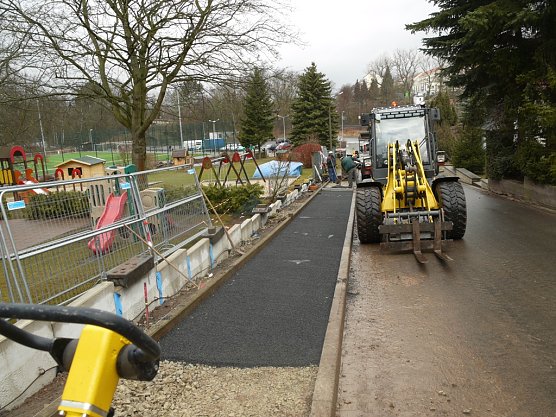 Gehweg beim Schwalbennest (Foto: Ilka Kühn) Gehweg beim Schwalbennest (Foto: Ilka Kühn)