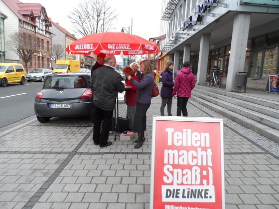 Unterschriftenaktion (Foto: Sigrid Hupach)