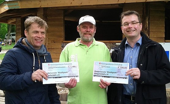Scheckübergabe im Riethpark (Foto: Michael Hoffmeier) Scheckübergabe im Riethpark (Foto: Michael Hoffmeier)